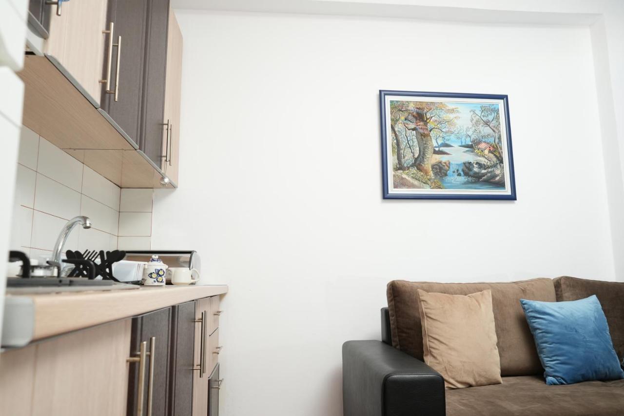 Merry'S Apartment Durres Exterior photo